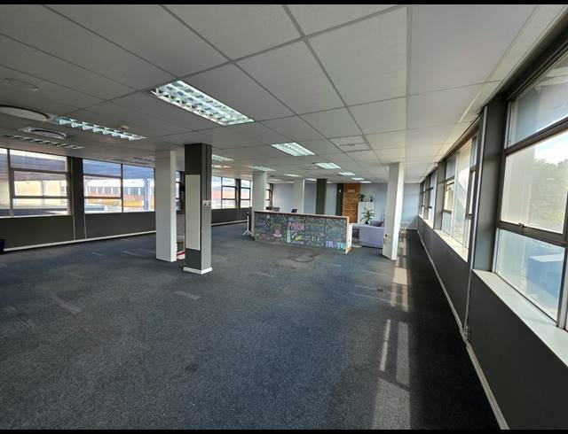 24,253M² WAREHOUSE TO LET IN STORMILL